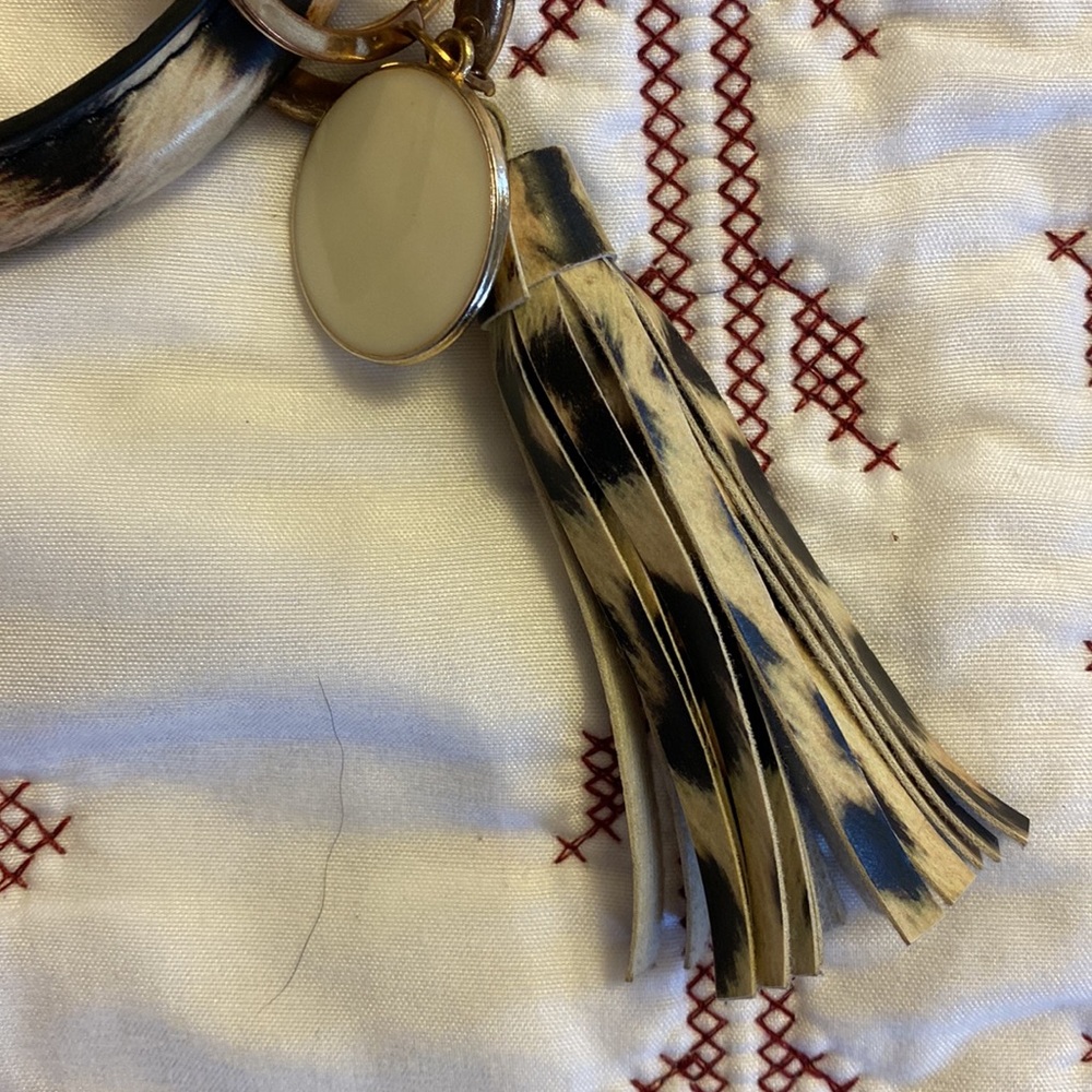 Leopard Print Key Ring - Picture 3 of 3